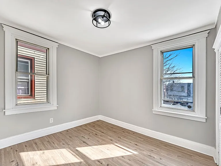 25 Adella Ave — Photo 14