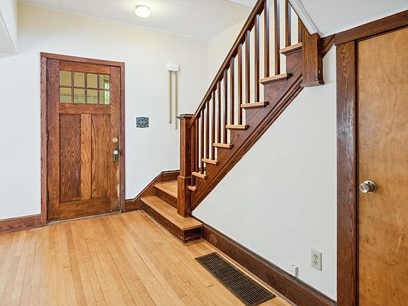 5th image of 812 W 9th Ave