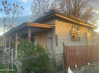 9 S D St, Toppenish, WA 98948