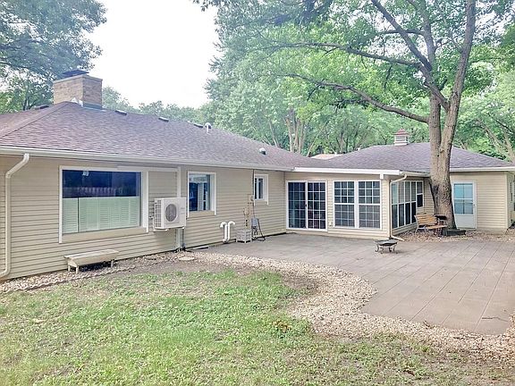 4th image of 15 Westwood Dr