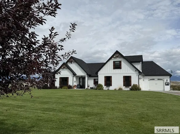 25 Northern Lights Rd, Salmon, ID 83467