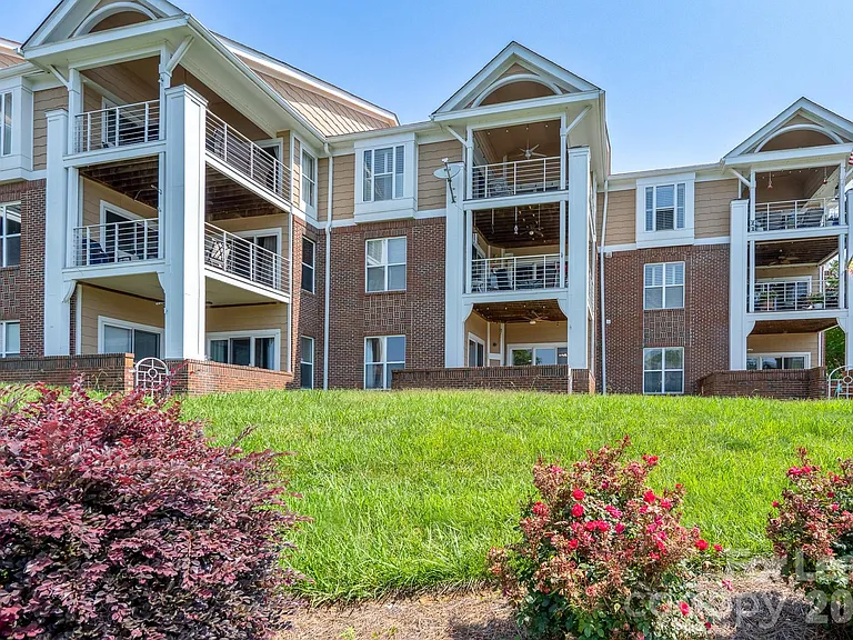 18511 Harborside Dr — Photo 1