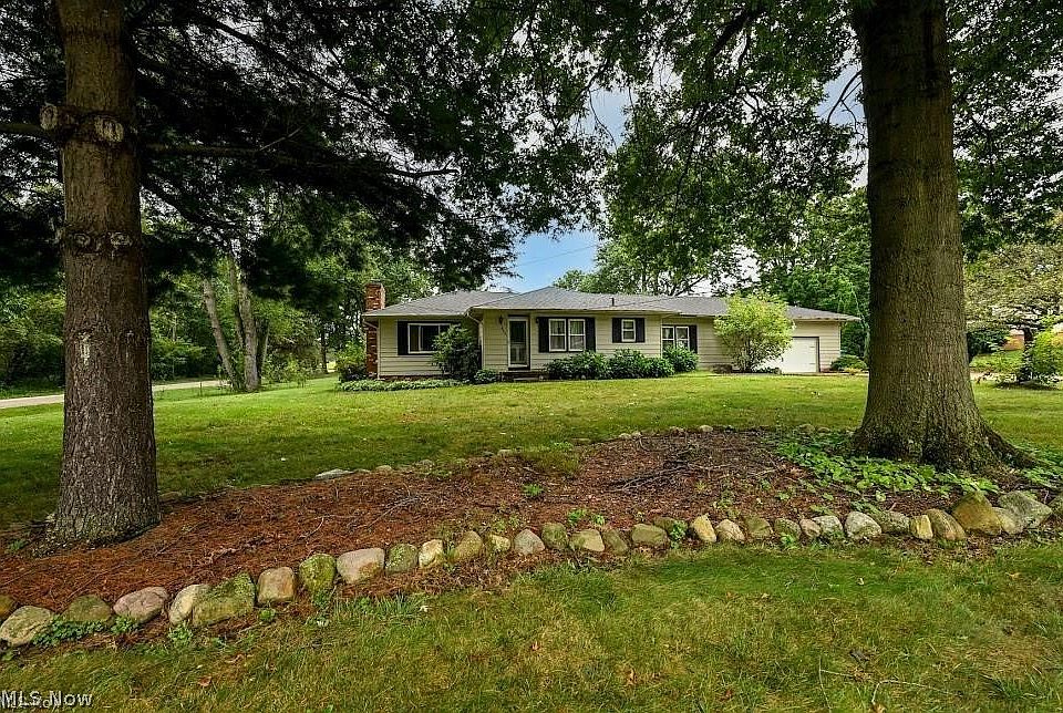 1st image of 490 Bonshire Rd