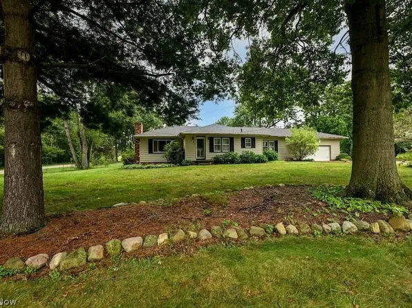 490 Bonshire Rd, Akron, OH 44319