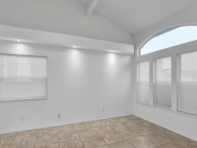 7489 Plaza Redonda Dr — Photo 10