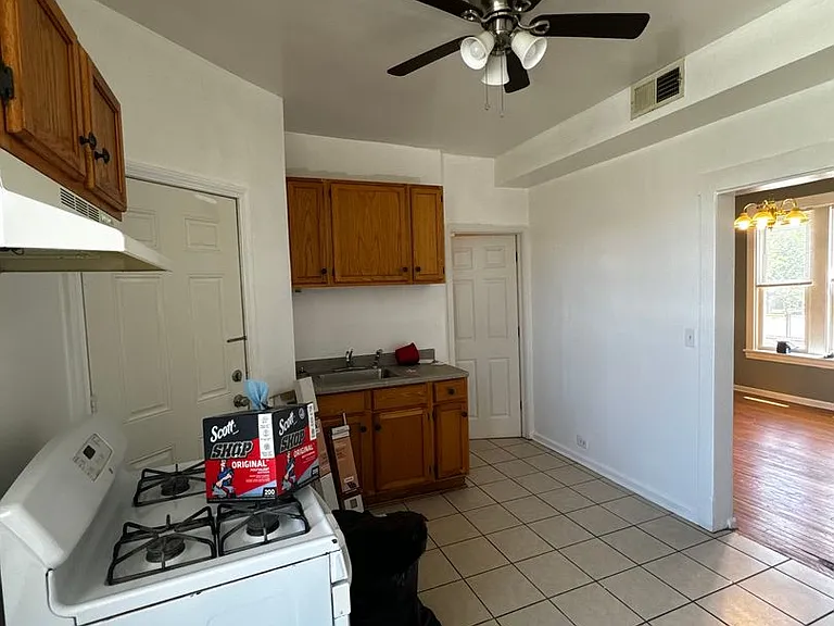 5000 N Sawyer — Photo 12