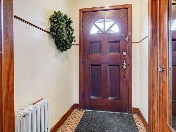 3rd image of 226 Townsend St