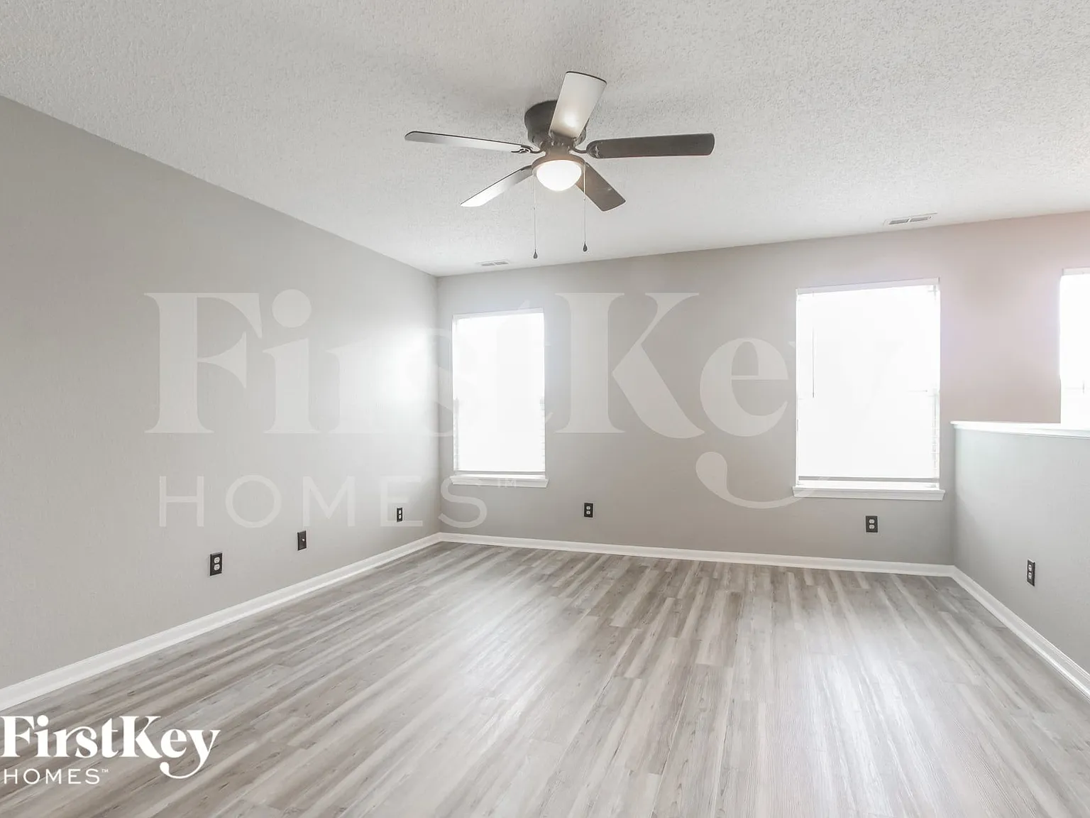 3 bed, 2.0 bath, 1204 sqft, $1,960 — Photo 2