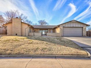 6937 NW Eisenhower Dr, Lawton, OK 73505