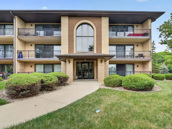 15110 Evergreen Dr APT 1C, Orland Park, IL 60462