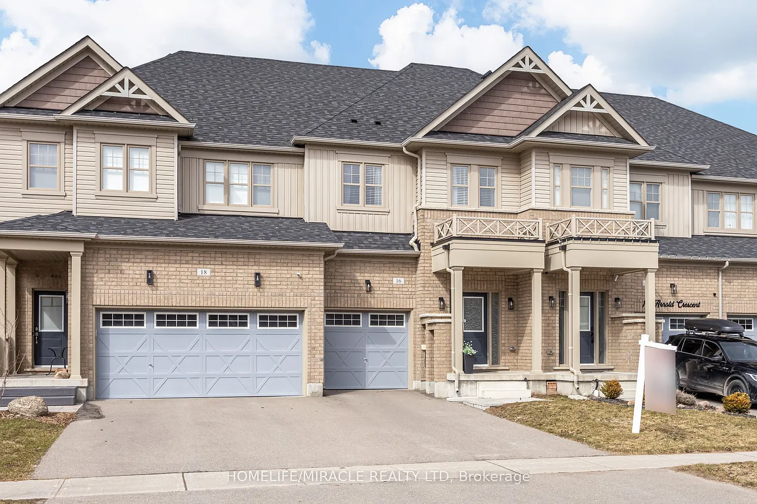 16 Arnold Cres photo 1