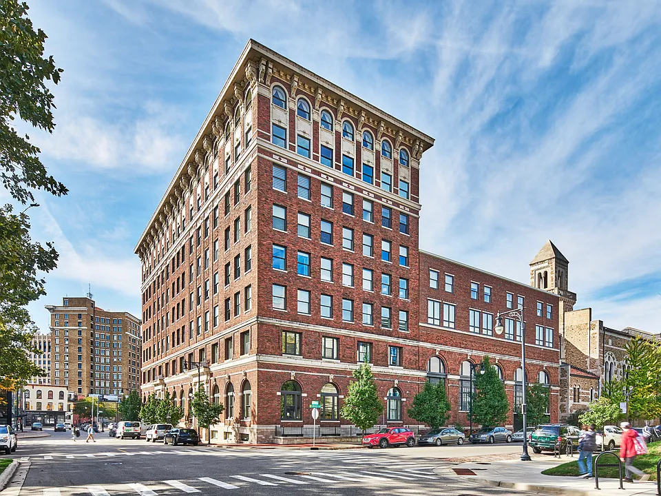27 Library St NE #602