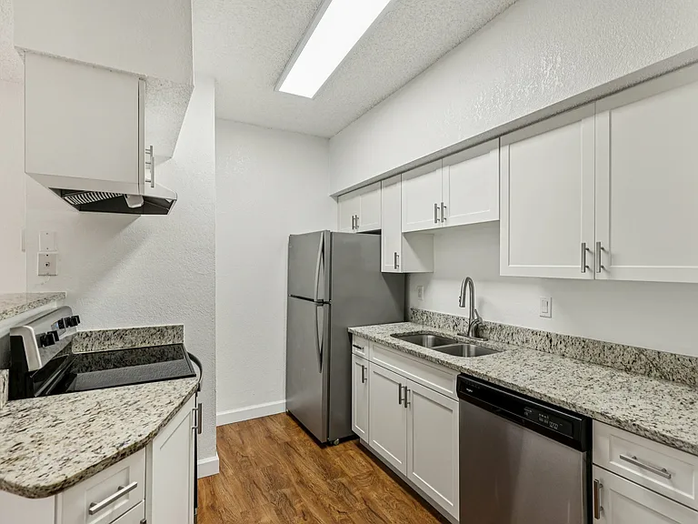 Waterford Point Apartments — Photo 57