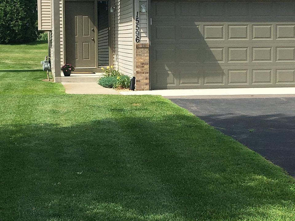 Front Entry/Nice Side Yard/End Unit