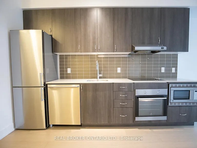 7 Kenaston Gdns #123 — Photo 4