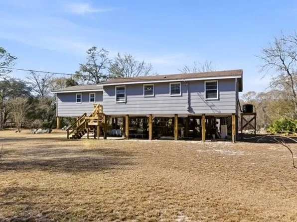 1362 Warners Lndg, Hortense, GA 31543