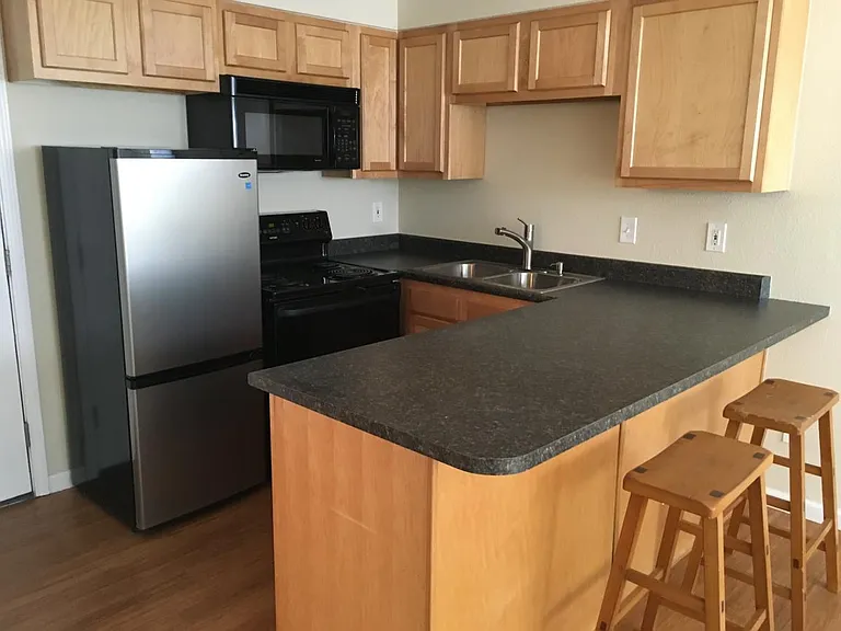 1405 Broadway #311 — Photo 4