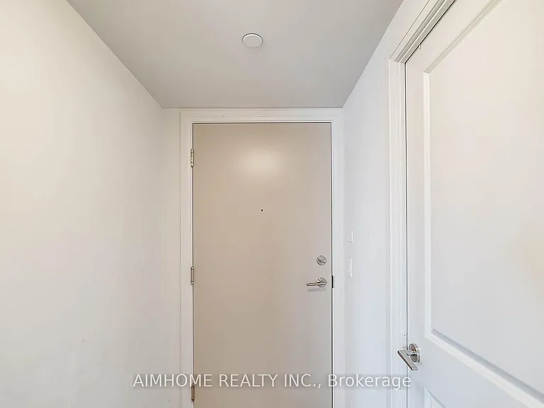 20 Meadowglen Pl #226 — Photo 4