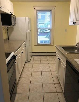 5th image of 17 Kensington Park APT 4