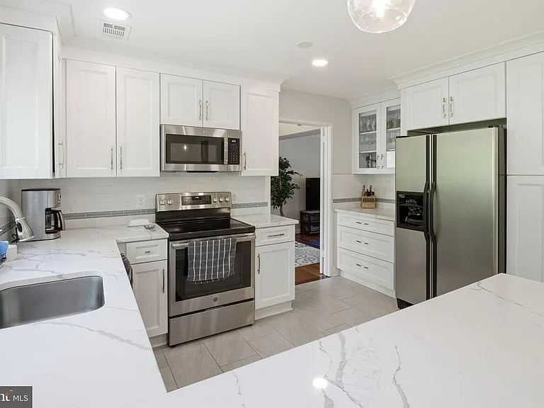 1509 Farsta Ct — Photo 5