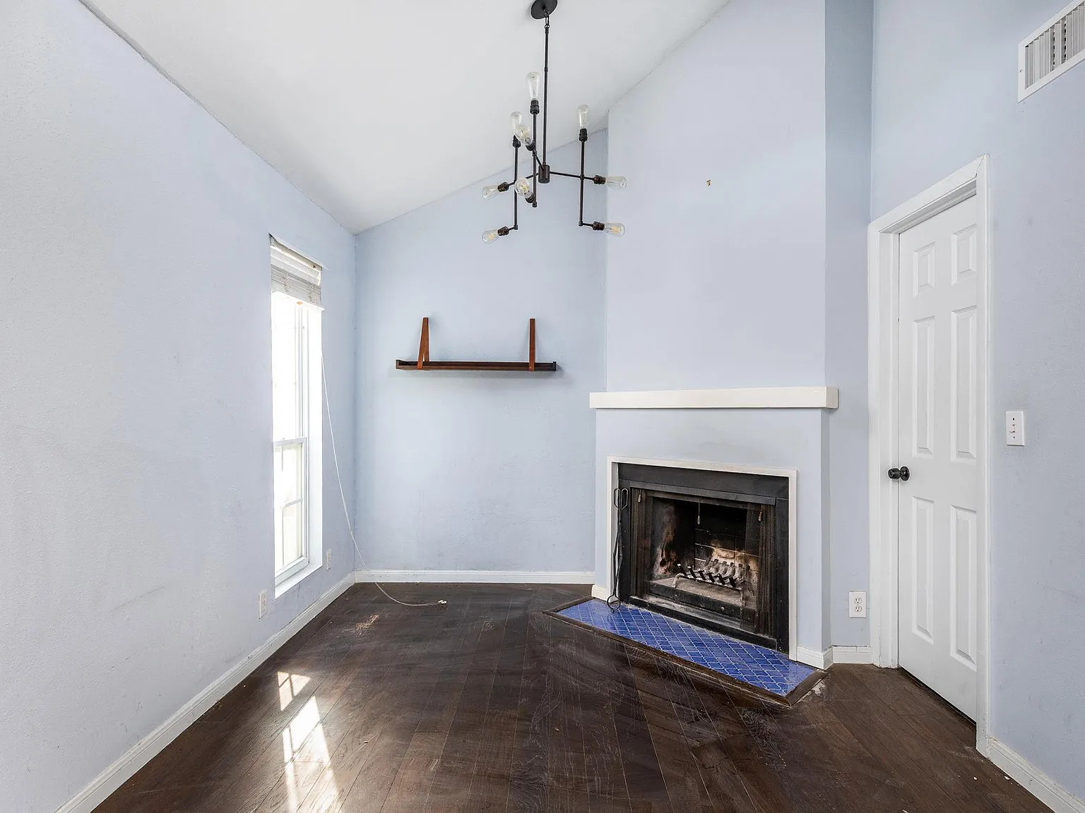 1 bed, 1.5 bath, 892 sqft, $2,500 — Photo 3