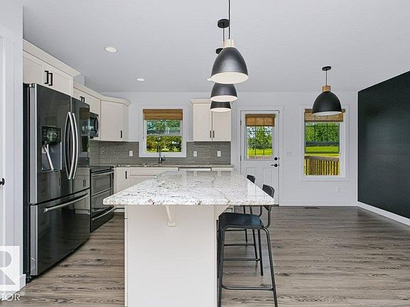 4th image of 4205 30th St NW #27