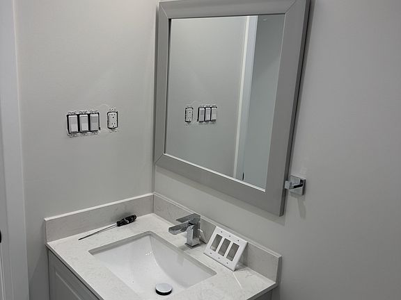 3rd image of 101 Minerva Ave Unit 3