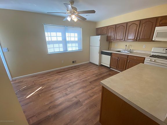 5th image of 458 Lonna Ct