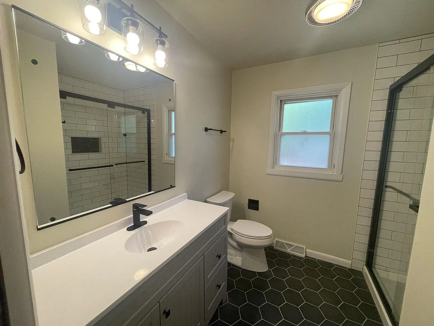 701 S Eastside — Photo 2