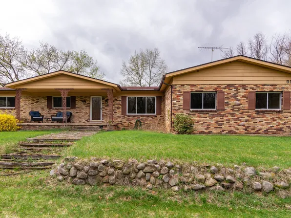 9121 Mabley Hill Rd, Fenton, MI 48430