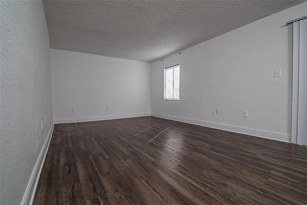 2 bed, 2.0 bath, 976 sqft, $1,400 — Photo 2
