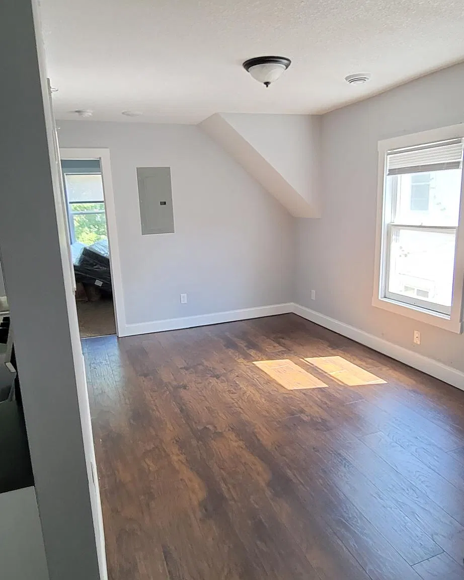 1074 14th Ave SE — Photo 2