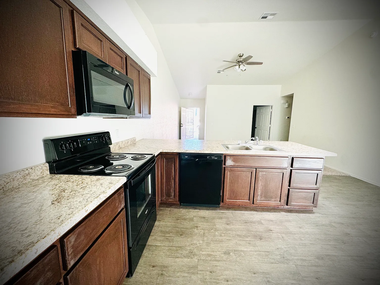 3 bed, 1280 sqft, $1,700 — Photo 3