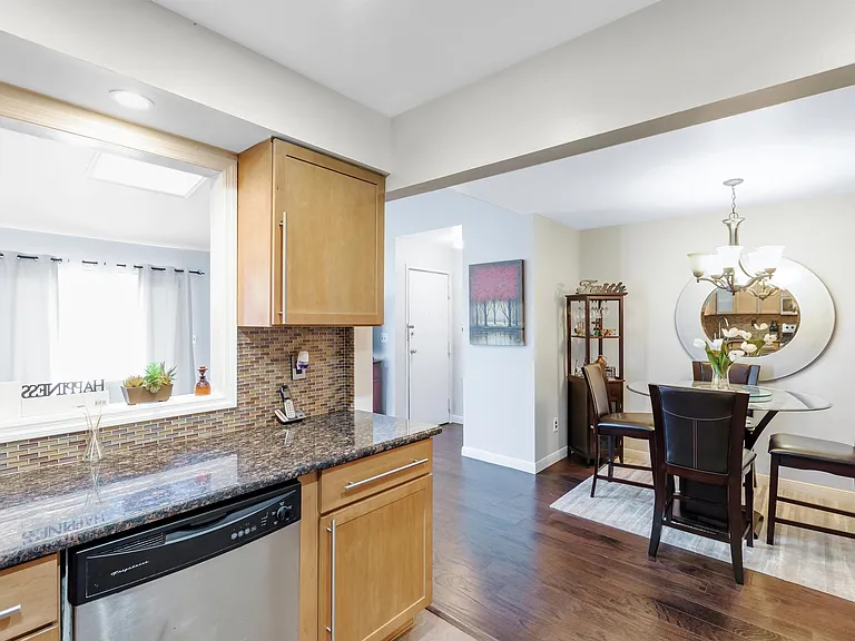 6405 Liberty Ave #5J — Photo 8