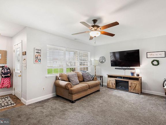 4th image of 612 Lancaster Ct