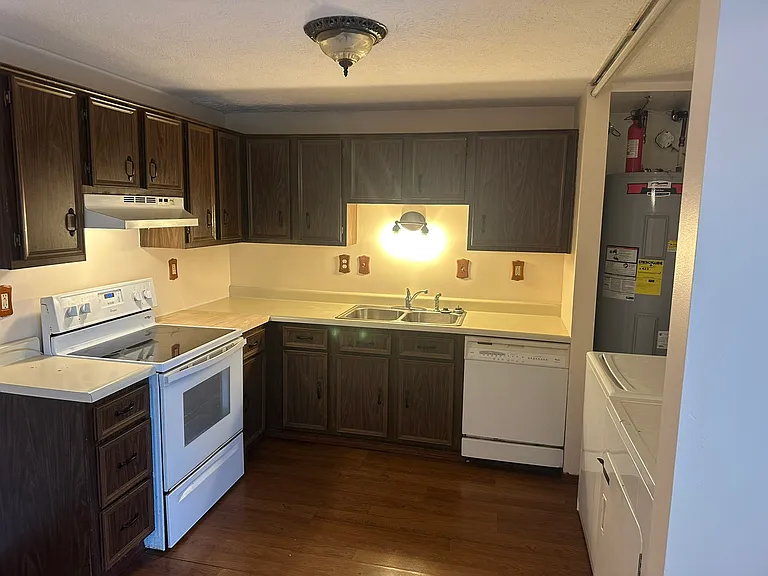 620 Woodlark Dr — Photo 3