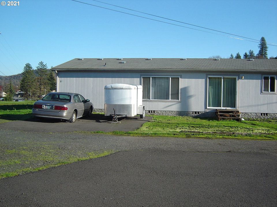 2nd image of 80 NW Lost Ln