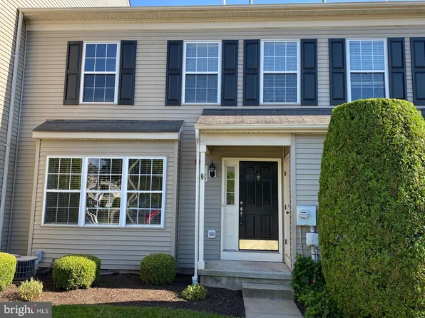 1102 Cherry Wood Ct, Phoenixville, PA 19460