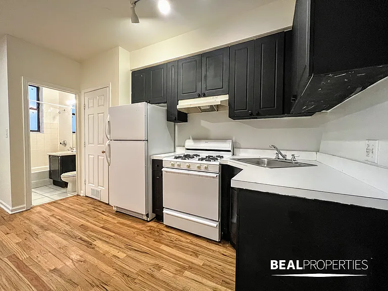 917 W Dakin St — Photo 14