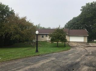 65 Meadow Ln, Dubuque, IA 52001