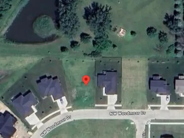 405 Woodmoor Dr, Waukee, IA 50263