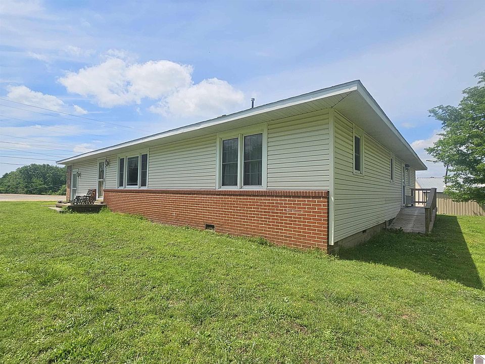 1st image of 104 Cherry Laurel Ln