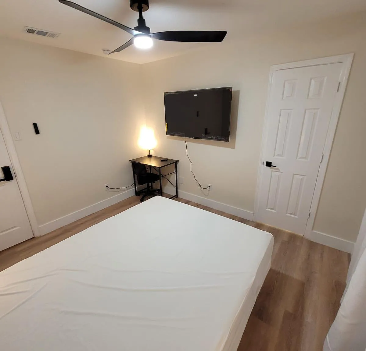 4 bed, 3.0 bath, 2327 sqft, $455 — Photo 4