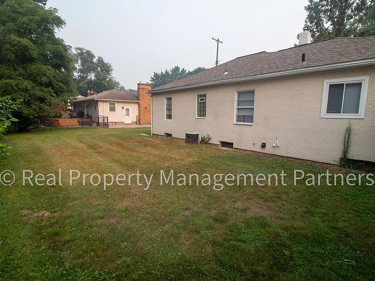 772 Hubbard St NE — Photo 29