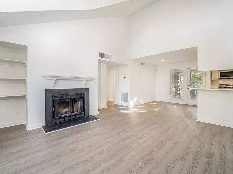 1107 W McGee St — Photo 40