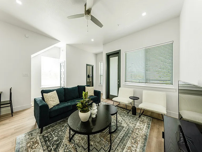 1004 Travis Ave #112 — Photo 5