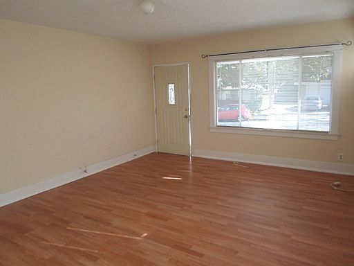 2nd image of 823 Amapola Ave