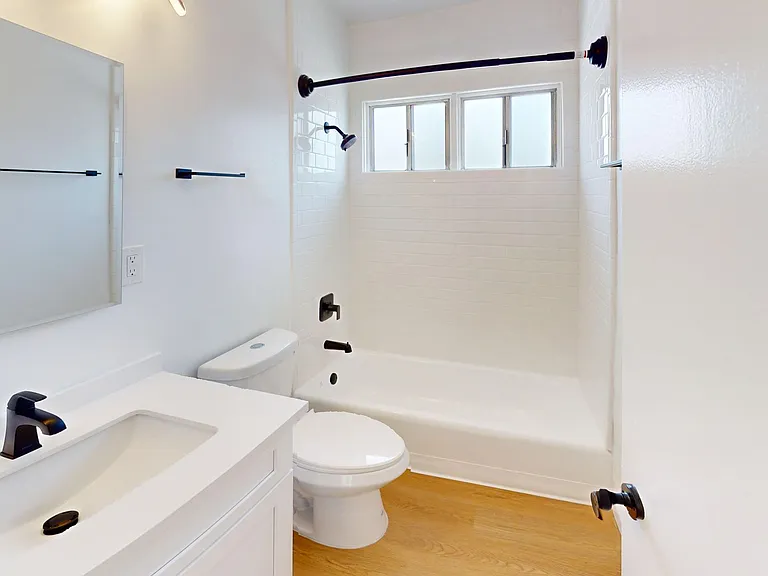 The Clair Manor Apts...Hollywood Hills...Fully Renovated...CALL NOW! — Photo 26