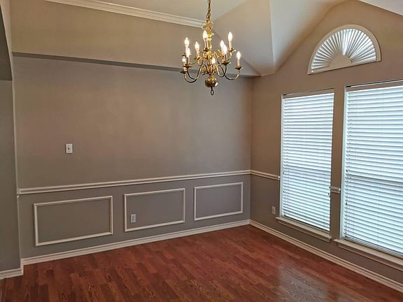 3rd image of 9300 Vista Cir