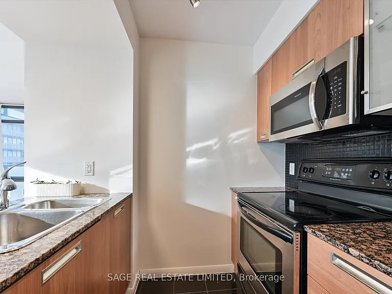 38 Grenville St #902 — Photo 13